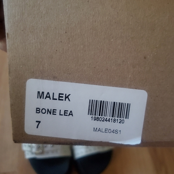 Steve Madden Malek Bone Womans Slides, Size 7 NWB - Picture 9 of 10